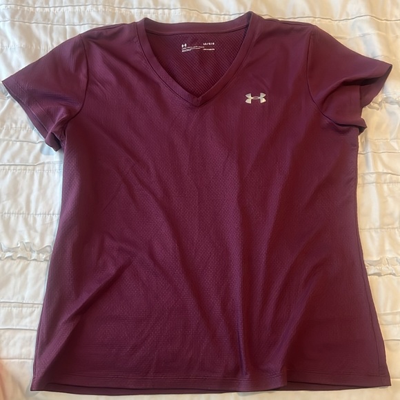 5 Under Armour V-Neck Workout Shirts, Large - Picture 6 of 11
